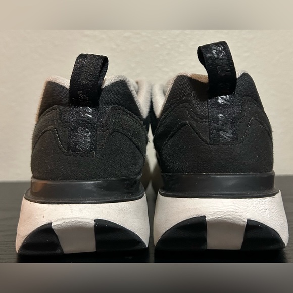 Used Kids Nike Air Max Dawn Black& White- size 3 - Picture 9 of 13